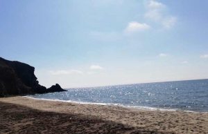 Playa del Barronal: Todo lo que necesitas saber sobre esta playa virgen y volcánica
