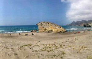Playa de Mónsul: todo lo que debes saber antes de entrar en este paraíso de Almería